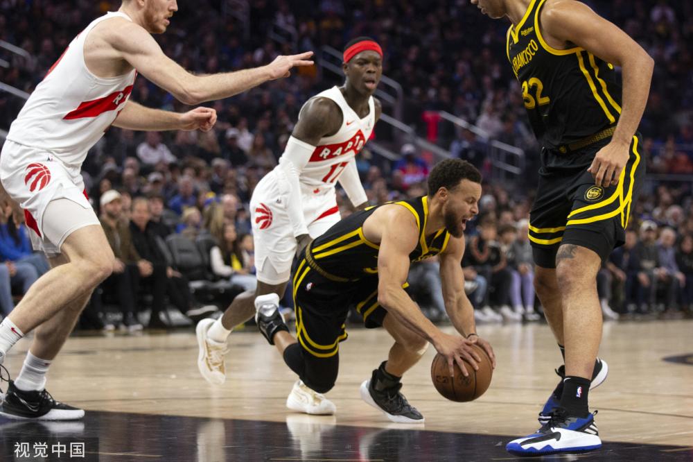 着球队在比 着球队在比