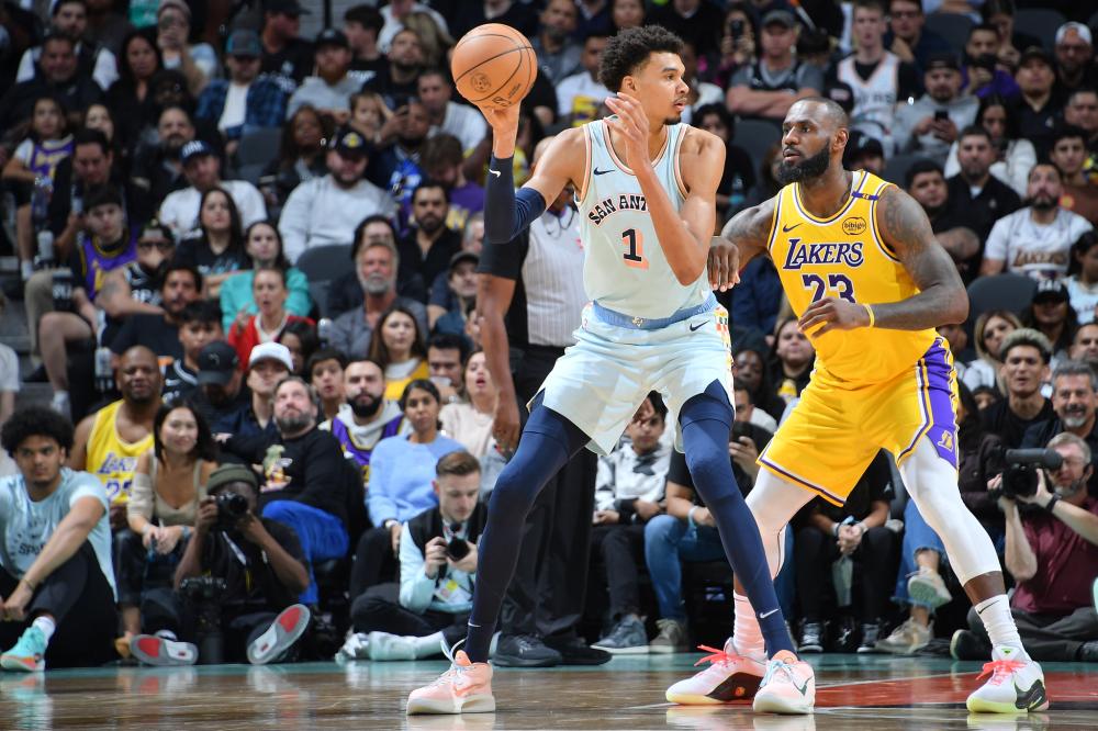 她还可能与 她还可能与